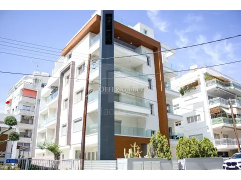 Luxury modern nearly new spacious 1 bedroom apartment for investment - 7