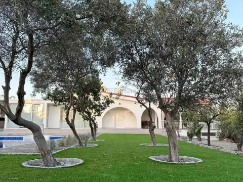 BEAUTIFUL 4 BEDROOM FURNISHED VILLA WITH POOL IN MONI AREA! - 10