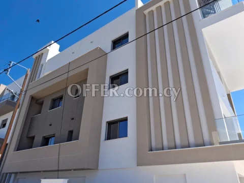 3 bedroom Penthouse with private roof garden with communal gym - Main Photo