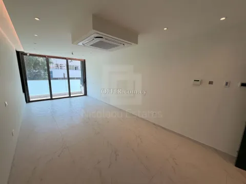 Three bedroom fully renovated apartment near Starbucks down town - 9