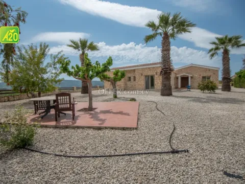 Detached Villa in Simou