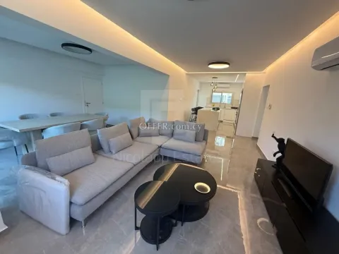 Renovated three bedroom apartment walking distance to the beach - Main Photo