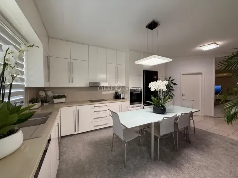 RESALE 3 BEDROOM APARTMENT WITH COMMON POOL IN GERMASOGEIA - LIMASSOL - 10