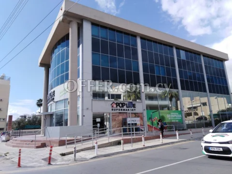 Huge showroom - prime location - easy access 750m2 also ideal for offices - Main Photo
