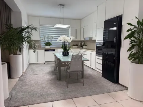 RESALE 3 BEDROOM APARTMENT WITH COMMON POOL IN GERMASOGEIA - LIMASSOL - 5