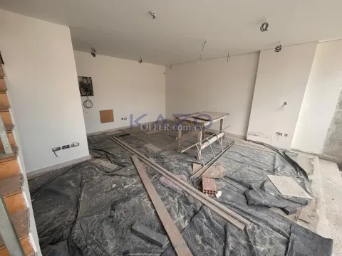 Unfurnished Shop 90 m2 in Central Petrou Pavlou - 4