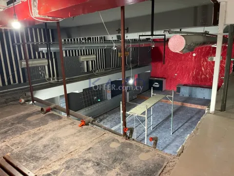 Unique Multi-Use Property with Terrace for Rent - 10