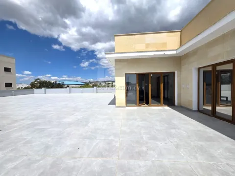 Luxury penthouse office for rent in Kolonakiou area - Main Photo