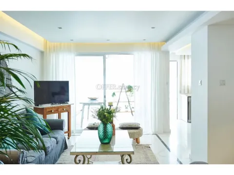 Spacious three bedroom apartment in Enaerios tourist area - 9