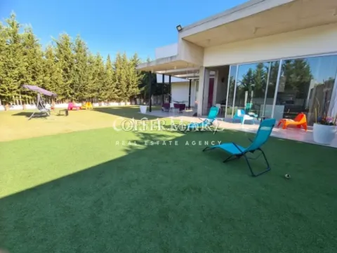 Detached 4 bedroom home with a pool in Dali - Main Photo