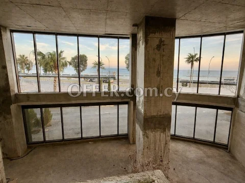 Restaurant in Del Mar building - 6