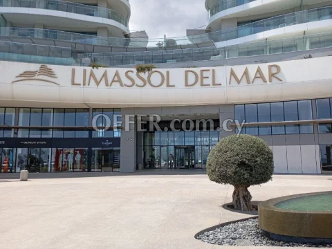 Del Mar commercial premises - Main Photo