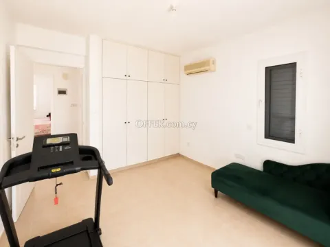 Detached 3-Bedroom Villa with Private Pool, Garden & Solar Panels - 7
