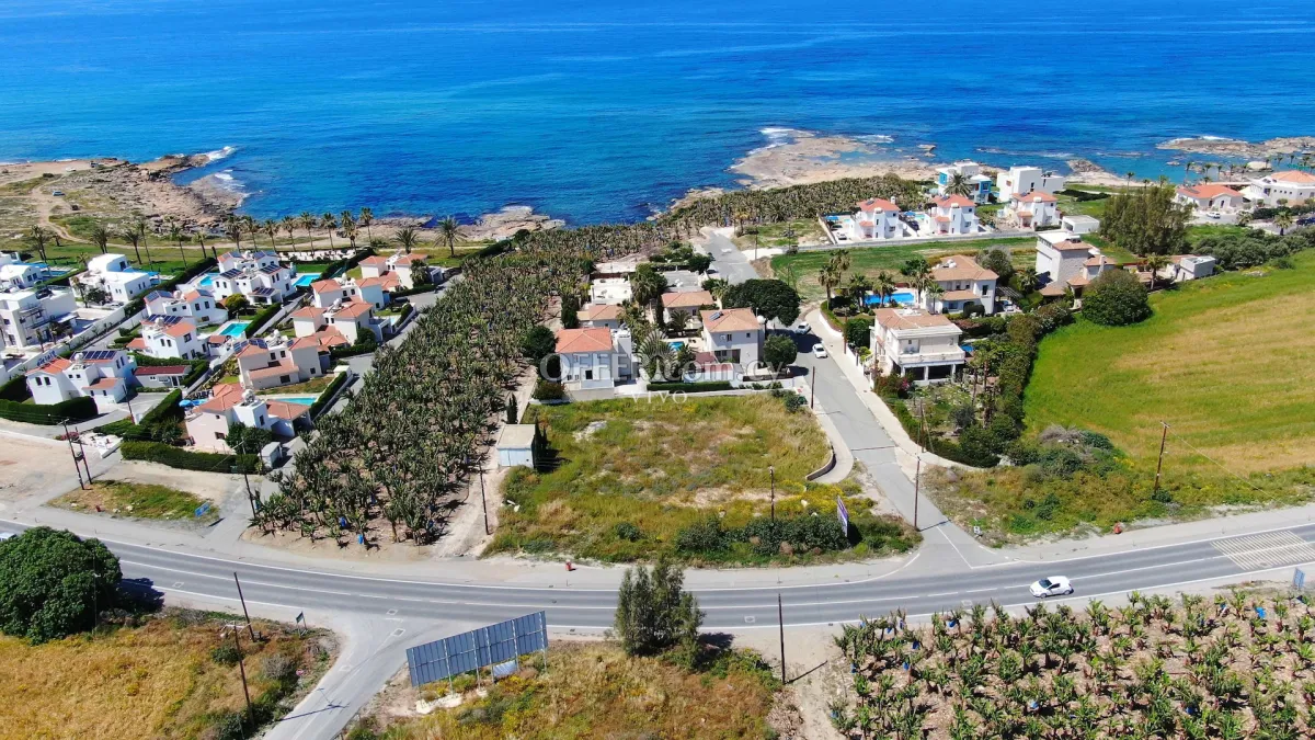 THREE BEDROOM VILLA WITH ROOF GARDEN & POOL 400 M FROM THE BEACH IN KISSONERGA - 3