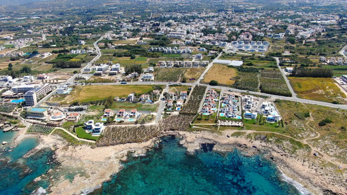THREE BEDROOM VILLA WITH ROOF GARDEN & POOL 400 M FROM THE BEACH IN KISSONERGA - 5