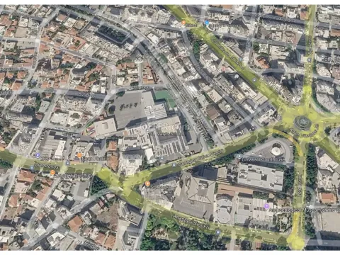 Commercial plot in the city center - Main Photo
