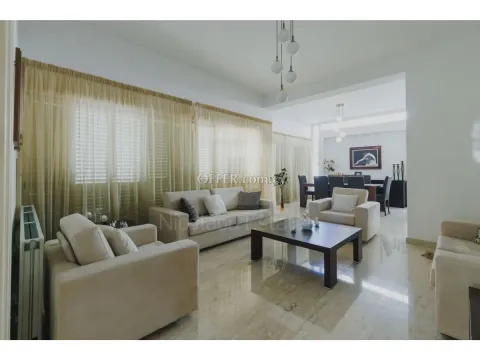 Three bedroom plus 1 House on a whole plot in Agios dometios near Coca Cola - Main Photo
