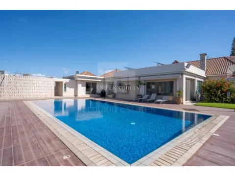 Luxury Spanish style villa with a large garden in Erimi