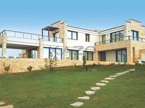 Modern Three Bedroom Villa with Sea View Pool - 9
