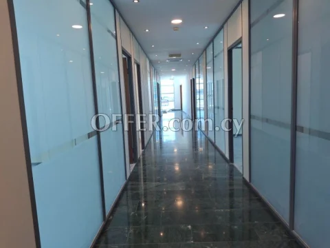Commercial offices 420m2 plus huge verandas of 320m2 - prime location with very easy access - Main Photo