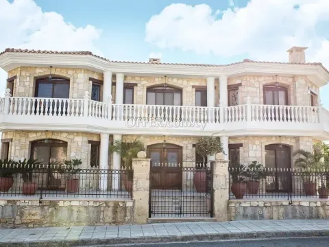 STUNNING DETACHED 6 BEDROOM VILLA IN PANTHEA - limassol - 9