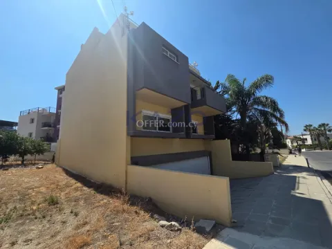 Spacious Semi-Detached House in Vibrant Kapsalos Area - 11