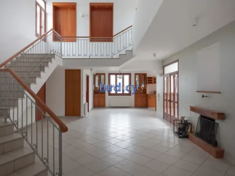5 Bed Villa for Rent in Agios Dometios, Nicosia - Main Photo