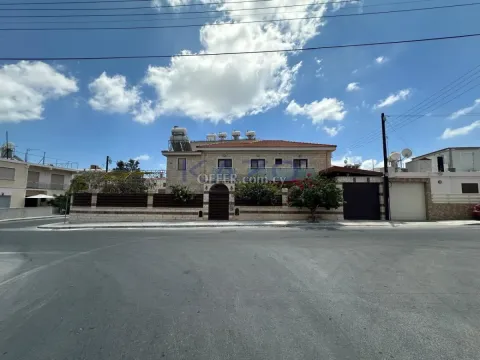 Spacious Five Bedroom House in Quiet Apostolos Andreas Area