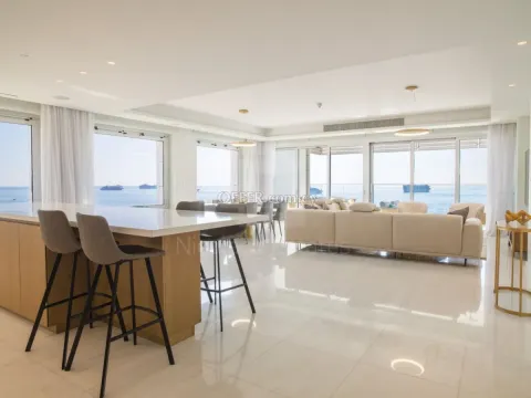 Beachfront three bedroom apartment in Pyrgos tourist area - 9