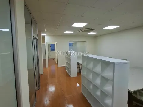 PRIME OFFICE SPACE OF 248 M2 IN MESA GEITONIA - 9