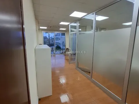 PRIME OFFICE SPACE OF 248 M2 IN MESA GEITONIA - 8