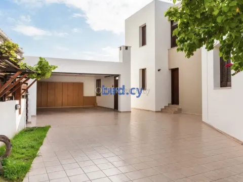 5 Bed Villa for Rent in Agios Dometios, Nicosia - 2