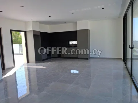 3 Bedroom penthouse whole floor with with private roof garden - stunning city and sea views - Main Photo