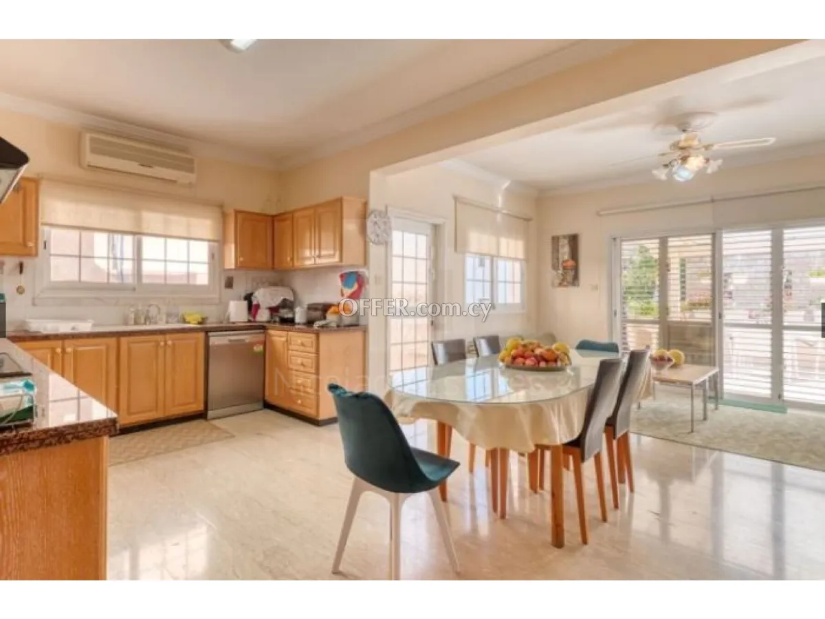 Luxury Five Bedroom Villa with Separate Two Bedroom Apartment for Sale in Faneromeni Larnaca - 10