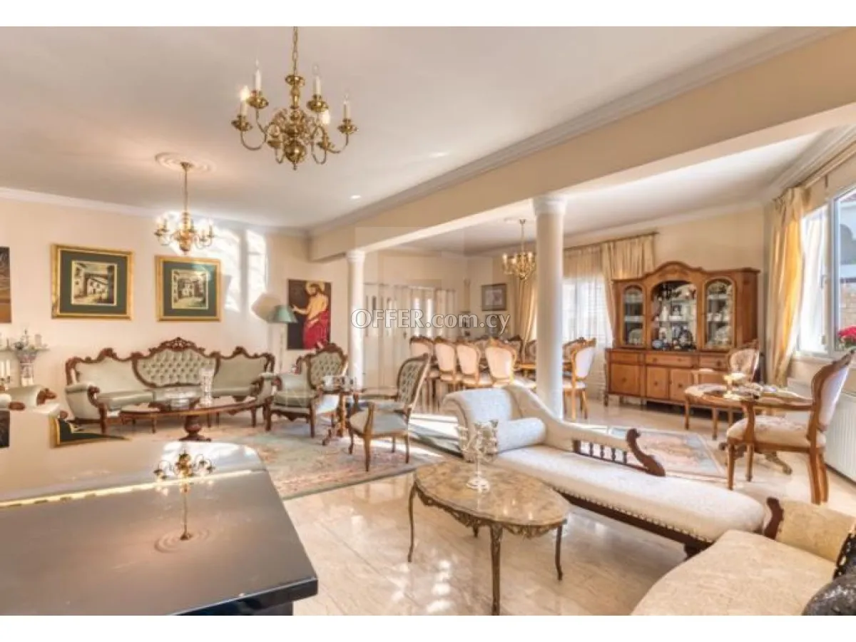 Luxury Five Bedroom Villa with Separate Two Bedroom Apartment for Sale in Faneromeni Larnaca - 5