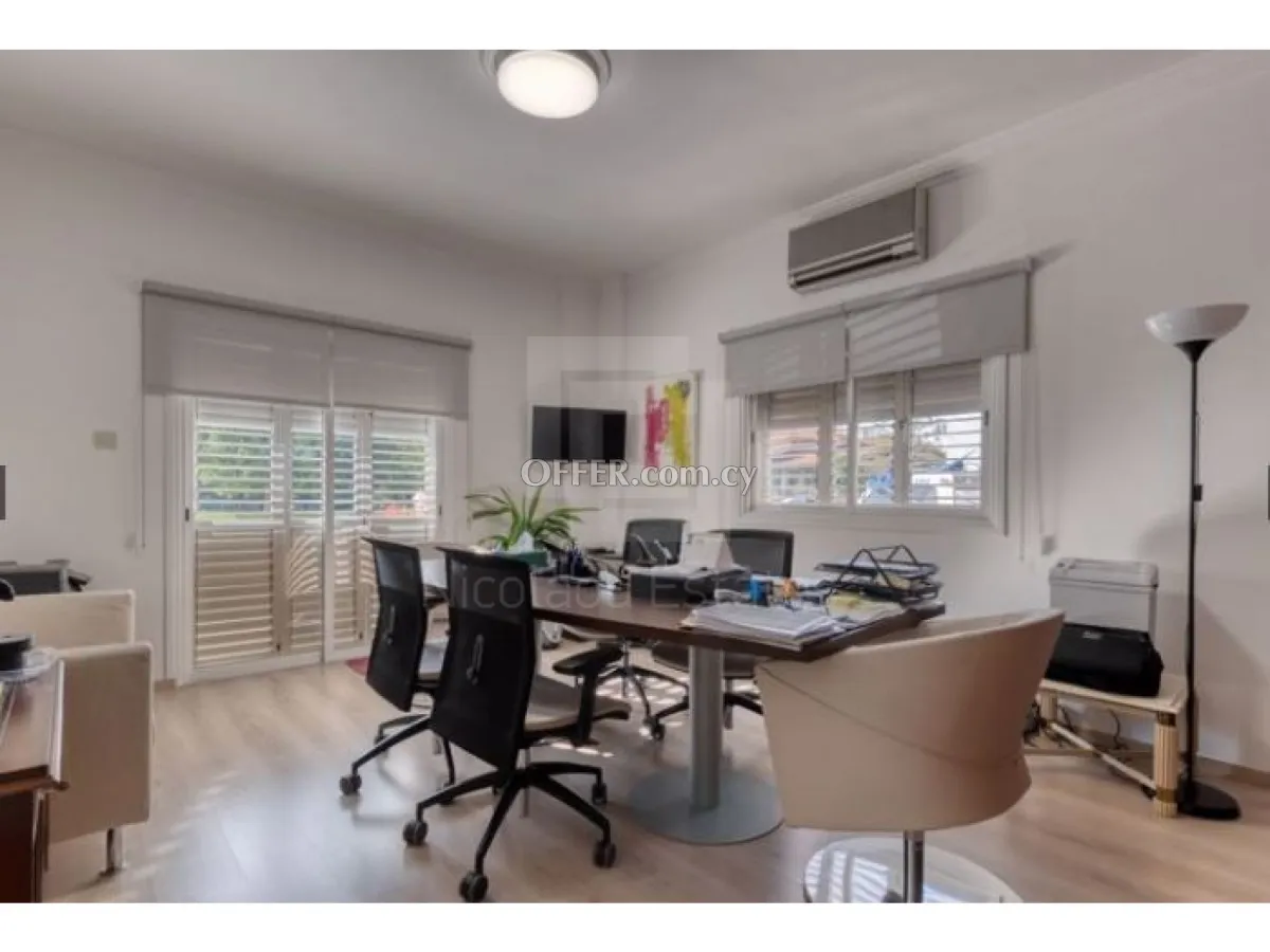 Luxury Five Bedroom Villa with Separate Two Bedroom Apartment for Sale in Faneromeni Larnaca - 3