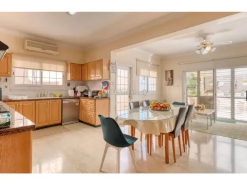 Luxury Five Bedroom Villa with Separate Two Bedroom Apartment for Sale in Faneromeni Larnaca - 10