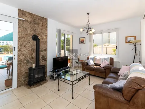 Spacious Three-Bedroom Home in Sunny Protaras with a Large Plot - 20