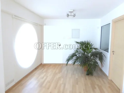 Modern office 100m2 - open office area and separated offices - 6