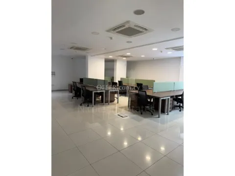 Luxury shop in Makedonias Avenue - Main Photo