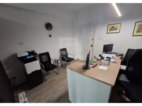 Office space for rent in Gladstonos street - Main Photo