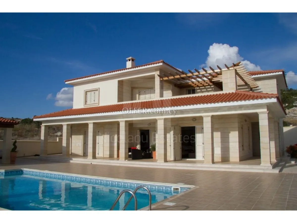 Outstanding villa for sale in Peyia area of Paphos - 1