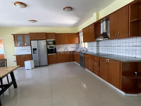 Spacious Five Bedroom Villa with Pool in Pyrgos Area - 5