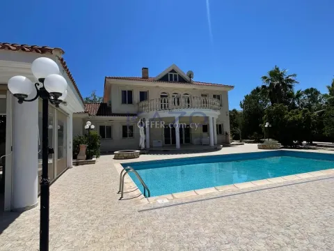 Spacious Five Bedroom Villa with Pool in Pyrgos Area - Main Photo