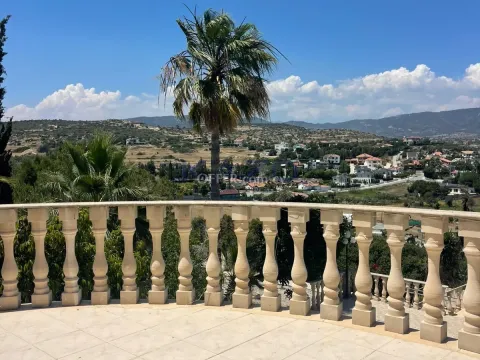 Spacious Five Bedroom Villa with Pool in Pyrgos Area - 10