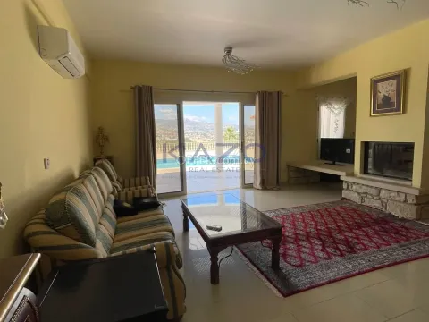 Spacious Five Bedroom Villa with Pool in Pyrgos Area - 9