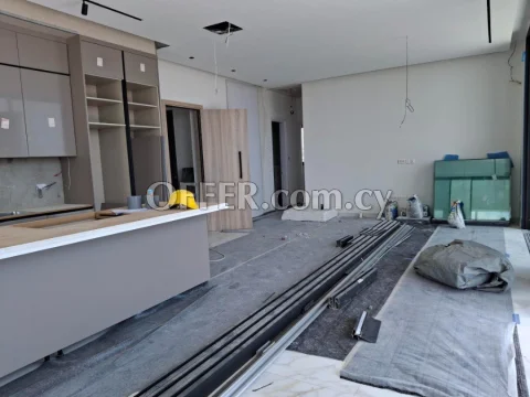 Stunning whole floor 3 bedroom penthouse - 8