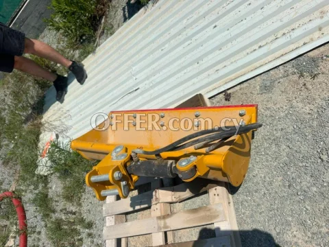Brand new bucket for excavators 1.5tons-4.5tons - 2