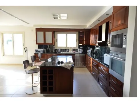 Outstanding villa for sale in Peyia area of Paphos - 4
