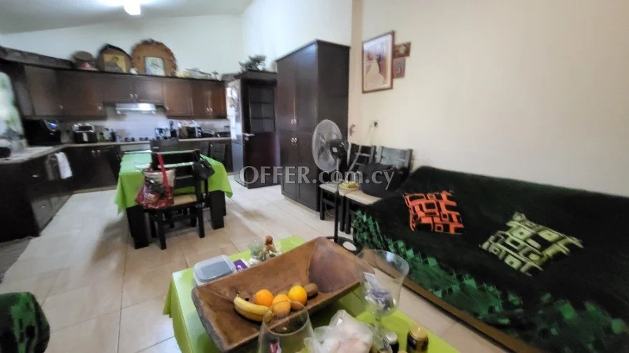 House in Limassol suburbs built in 660m2 plot which can be used as 2 separate residents - 1